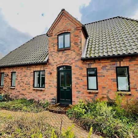 Gaestehaus Zum Krug Husum  Bagian luar foto