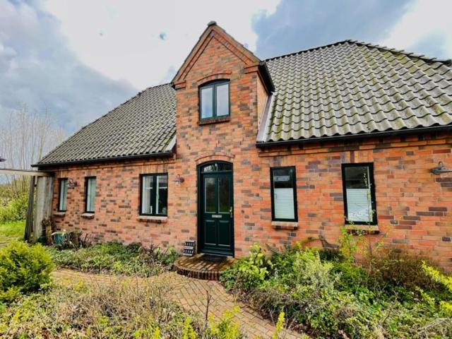 Gaestehaus Zum Krug Husum  Bagian luar foto