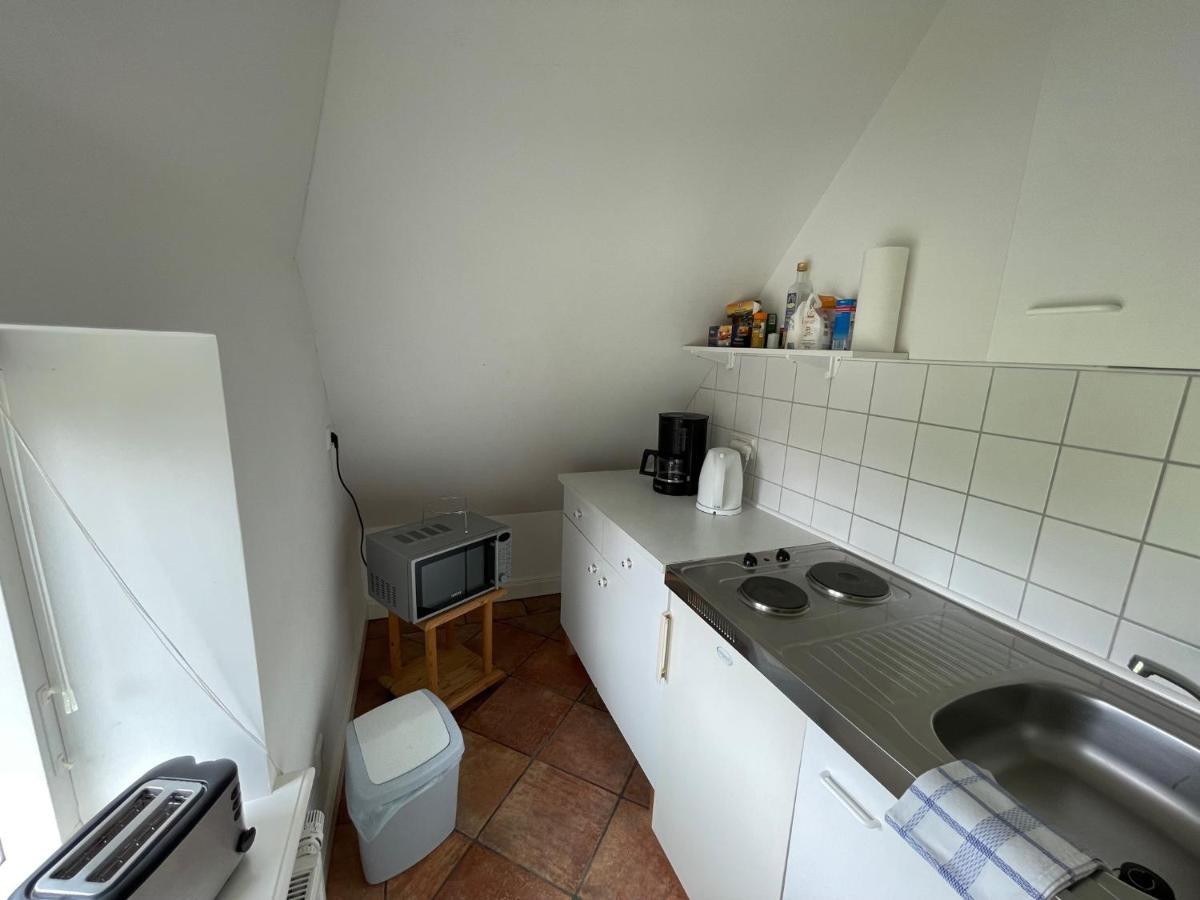 Gaestehaus Zum Krug Husum  Bagian luar foto
