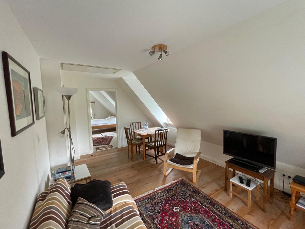 Gaestehaus Zum Krug Husum  Bagian luar foto