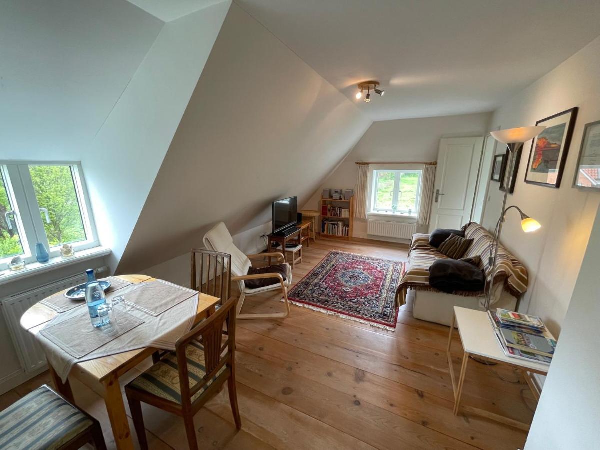 Gaestehaus Zum Krug Husum  Bagian luar foto